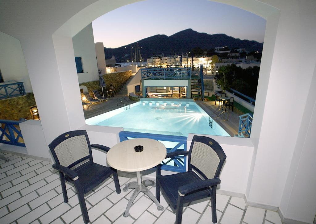 Poseidon Hotel イオス島 チョーラ エクステリア 写真